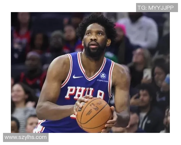 恩比德与球迷之间的对抗与理解：篮球场上的情感交锋与互动