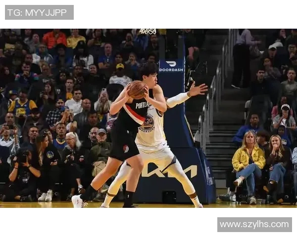 开拓者与爵士激战正酣比分悬念迭起引发球迷热议 开拓者与爵士激战正酣比分悬念迭起引发球迷热议